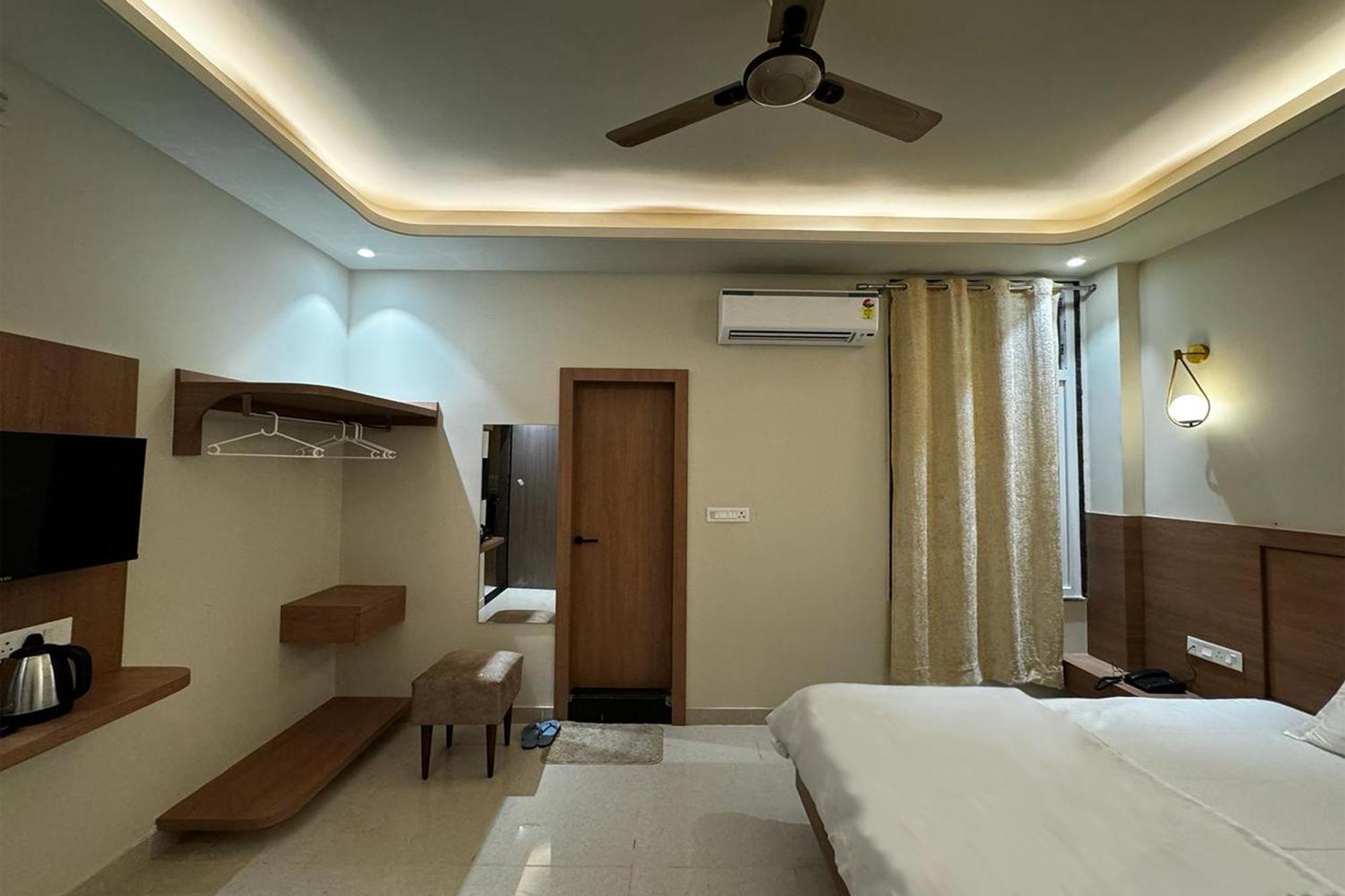 Neel Kamal Hotel 3*