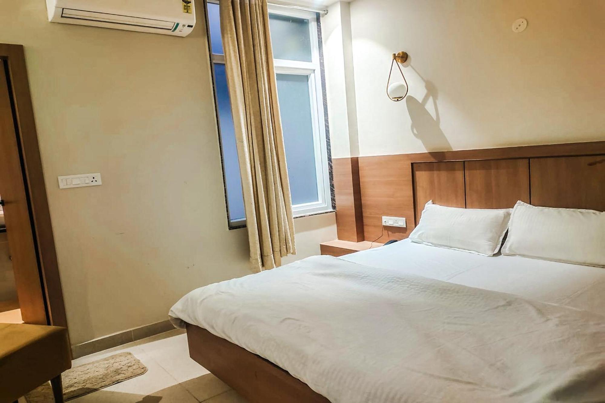Hotel Neel Kamal 3*